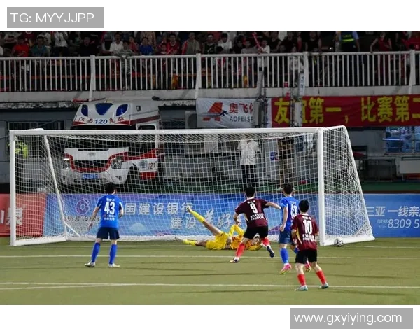 足球明星闪耀野球场激情对决引发球迷热潮 足球明星闪耀野球场激情对决引发球迷热潮