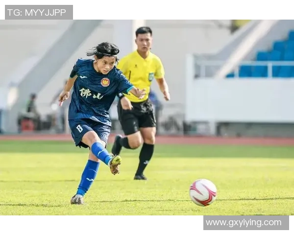 追逐梦想的绿茵传奇足球明星的奋斗与荣耀之路