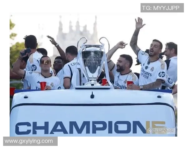 足球明星齐聚一堂共庆盛典精彩瞬间尽在此图中展现无遗 足球明星齐聚一堂共庆盛典精彩瞬间尽在此图中展现无遗